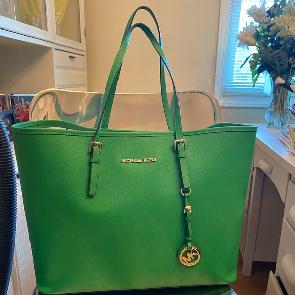 Jet Setter Michael Kors Purse - Picture 1 of 1